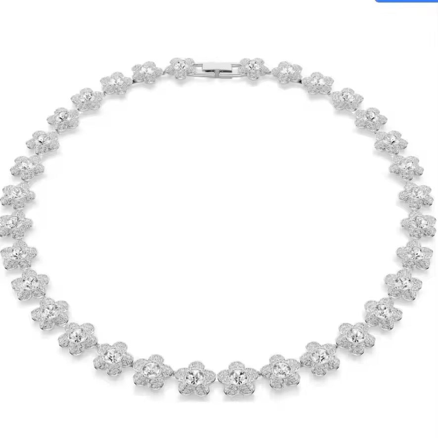 Ariana Flower Necklace Silver